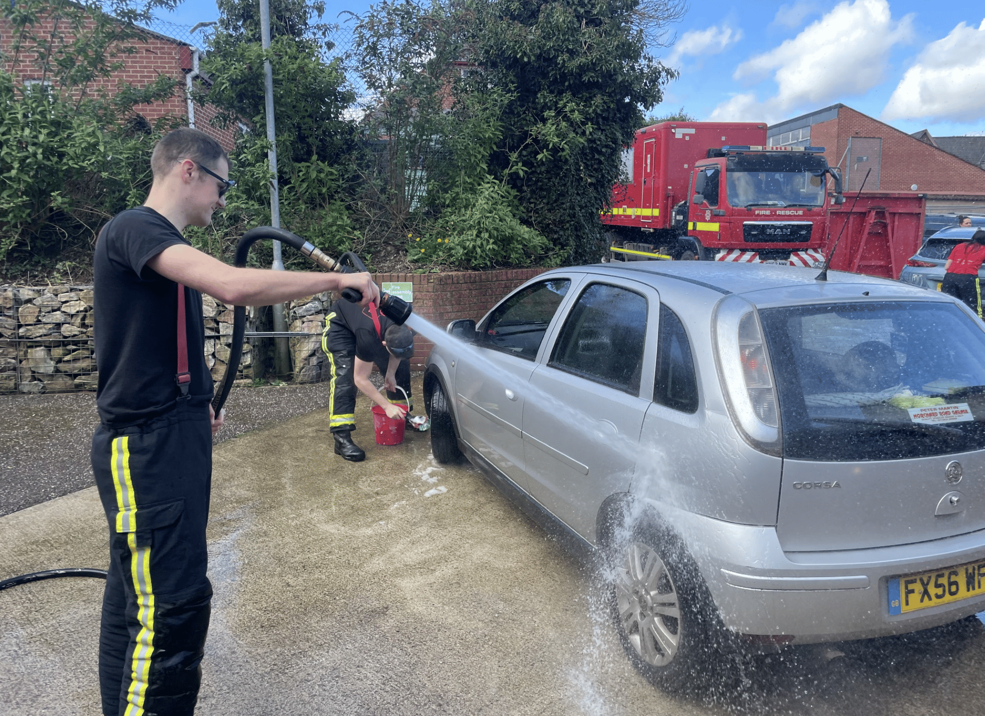 Third car wash by Crediton firefighters a success creditoncourier.co.uk
